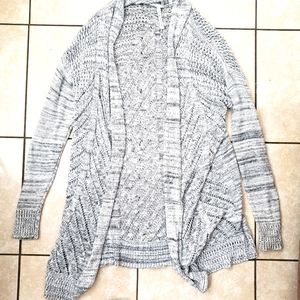 LEO & NICOLE GRAY CARDIGAN VERY CUTE
